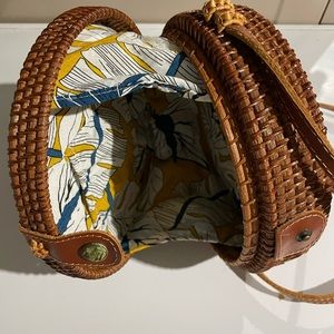 8" Round Woven Ratan Canteen Crossbody Bag Tropical Print Lined Snap Closure